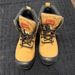 Women’s Steel toe work boots in size 7
